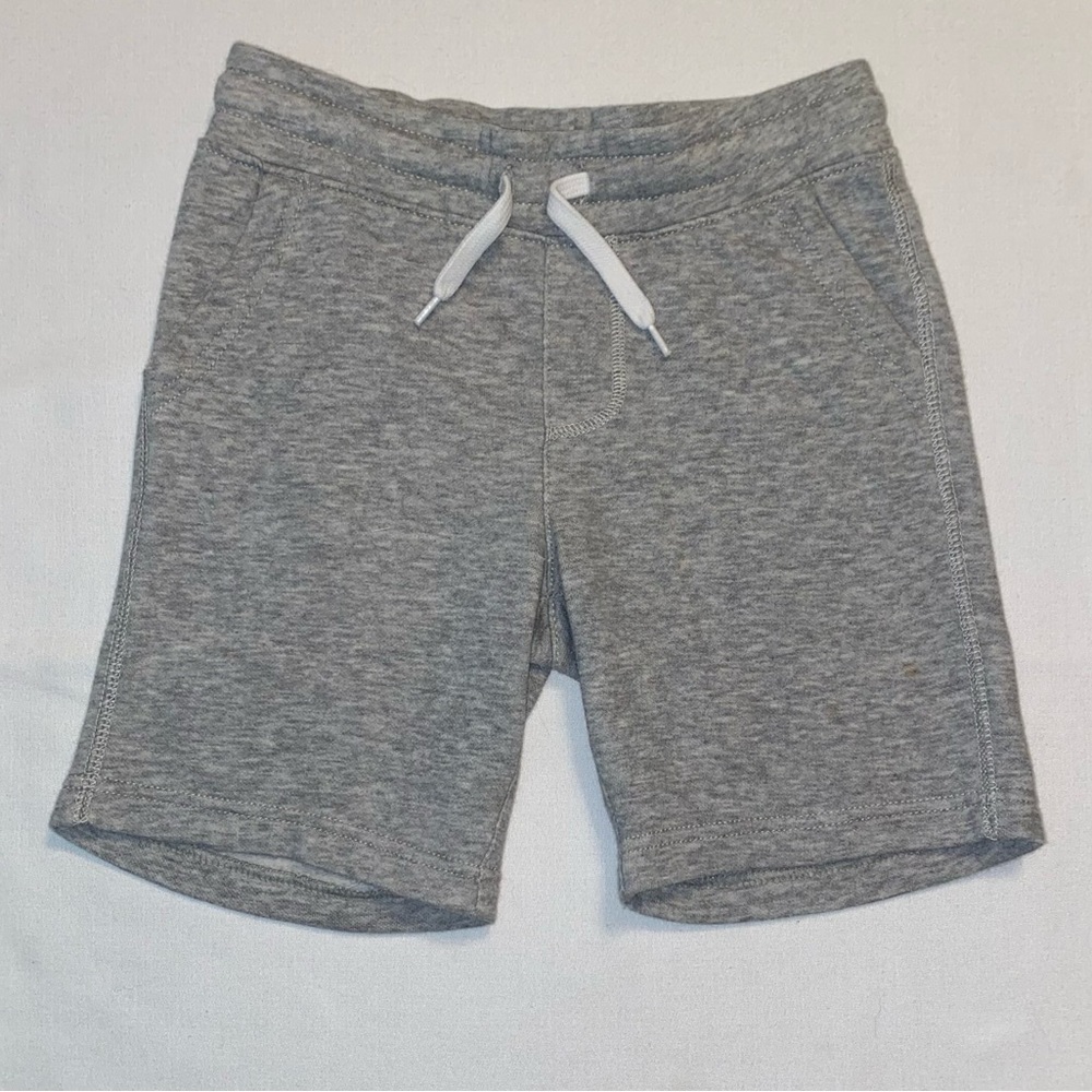 Old Navy Boys Solid Gray Athletic Shorts Size Small (6-7)